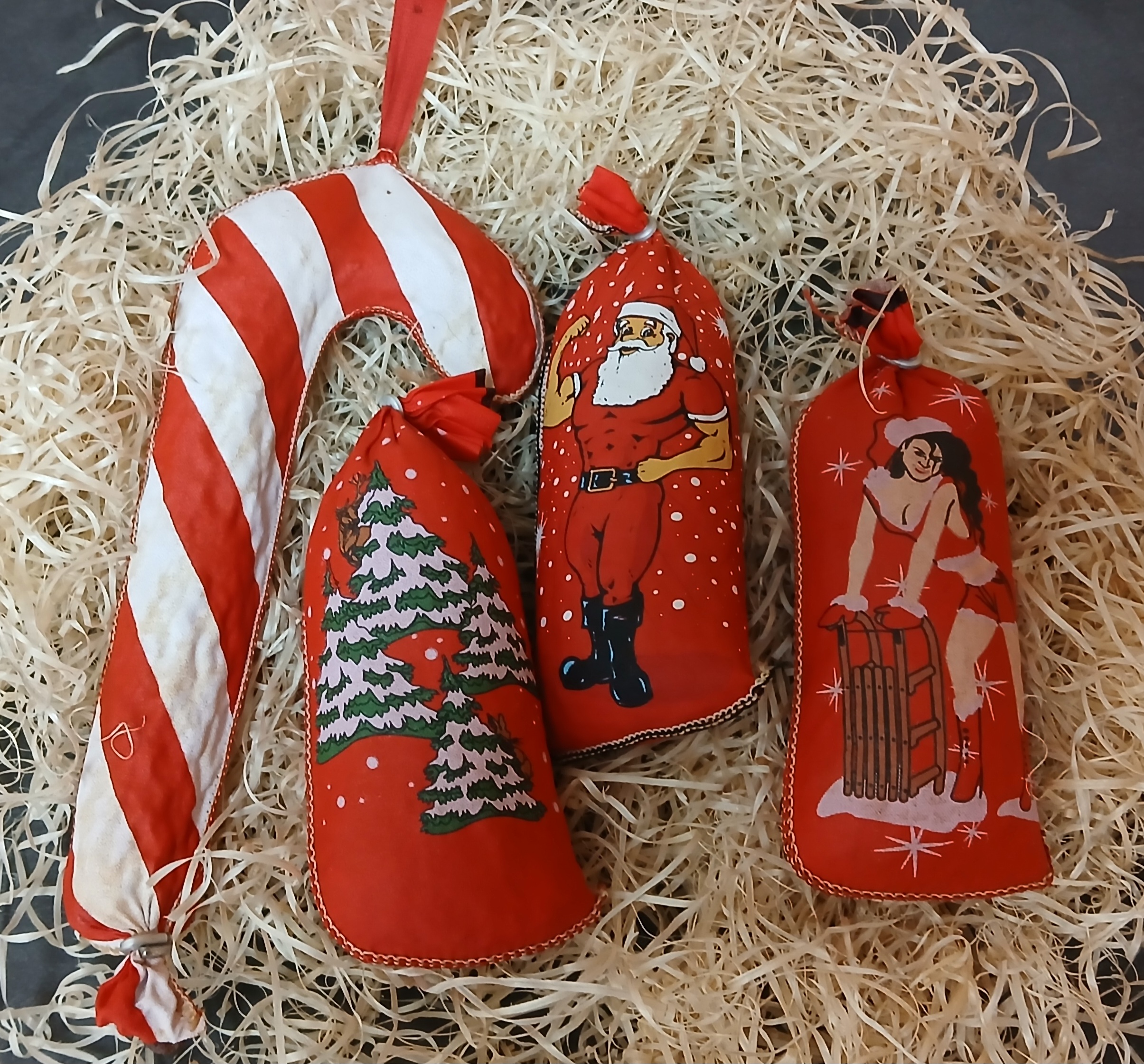 Bauernsalami mit Weihnachtsmotiv